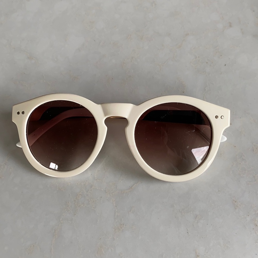 White sunglasses with rose gold side